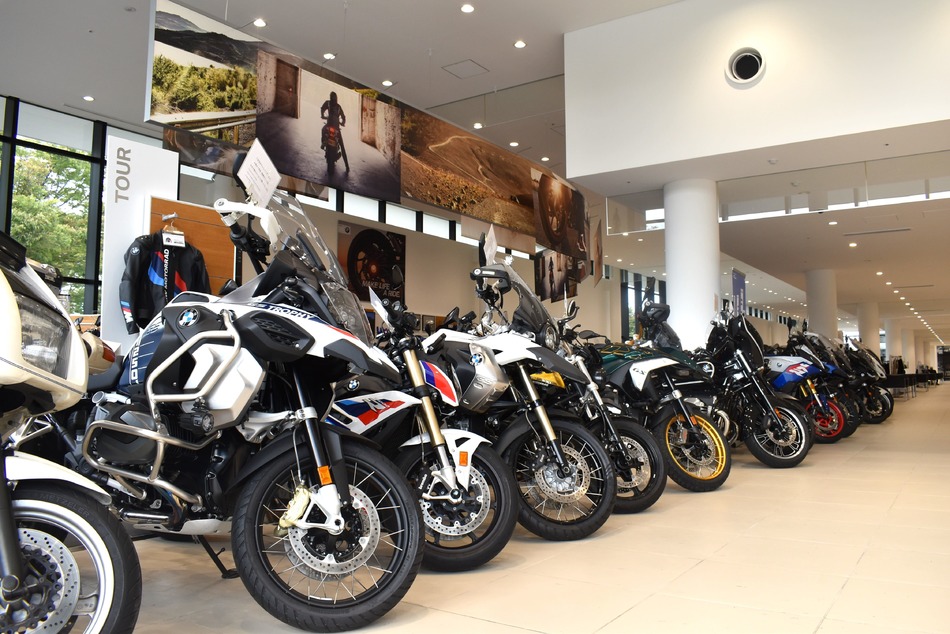 年休127日/完全週休2日/BMW正規ディーラー【横浜】 BMWバイクの反響営業 販売経験者優遇